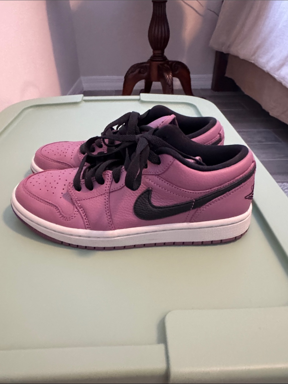 Nike Women's Low-Top Sneakers with Black Laces